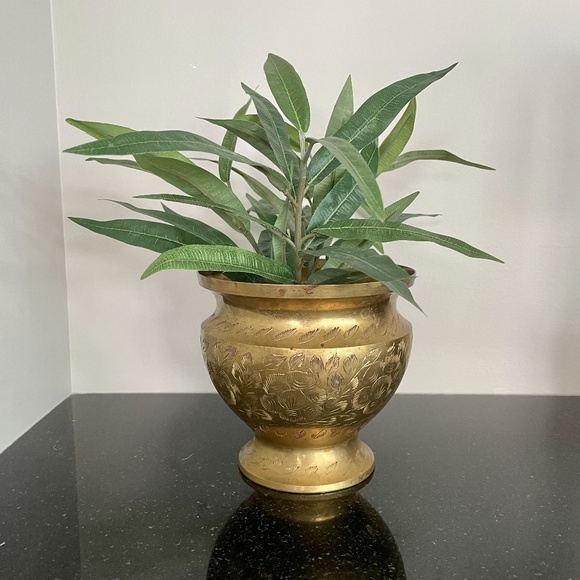 🔺SOLD🔺 VINTAGE 4.75" Etched Brass Planter